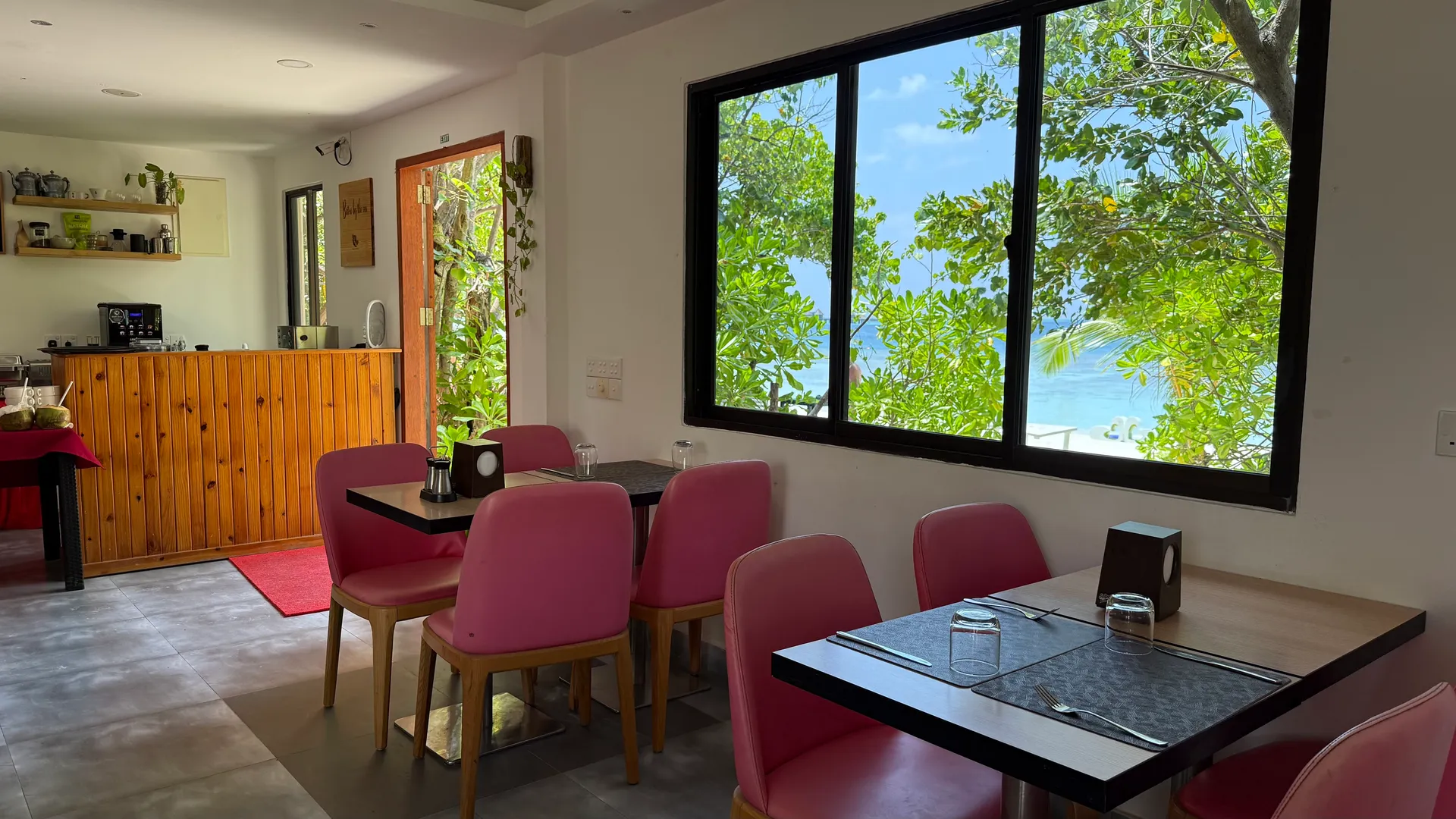 «Bistro by the Sea» — ресторан на первой линии